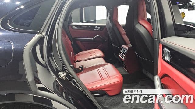 Porsche Cayenne 2021 — Photo 16/20
