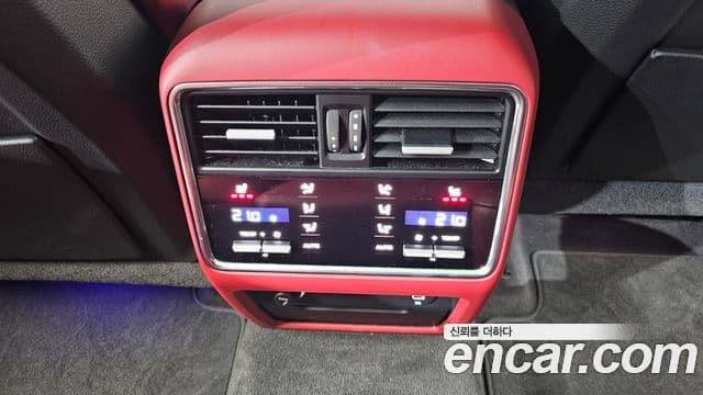 Porsche Cayenne 2021 — Photo 14/20