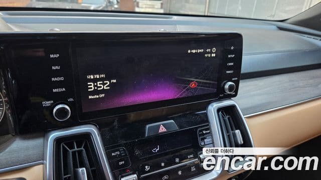 Kia Sorento 2022 — Şəkil 17/20