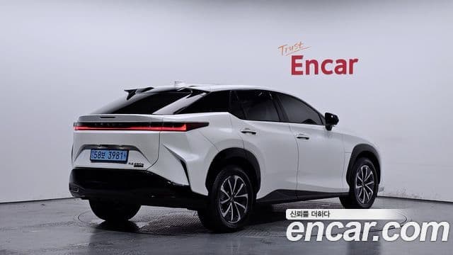 Lexus RZ450e 2023 — ფოტო 11/20