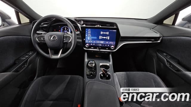 Lexus RZ450e 2023 — ფოტო 5/20