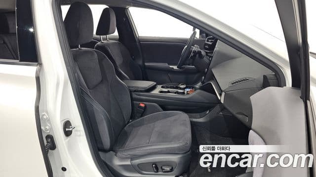 Lexus RZ450e 2023 — ფოტო 7/20