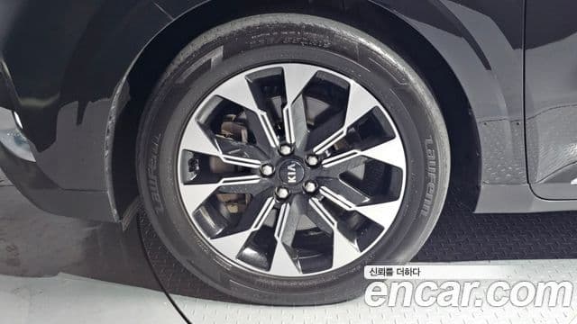 Kia Carnival 2020 — ფოტო 5/20