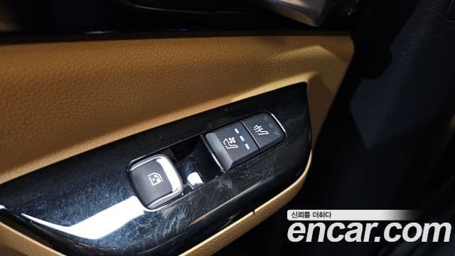Kia Carnival 2020 — ფოტო 18/20