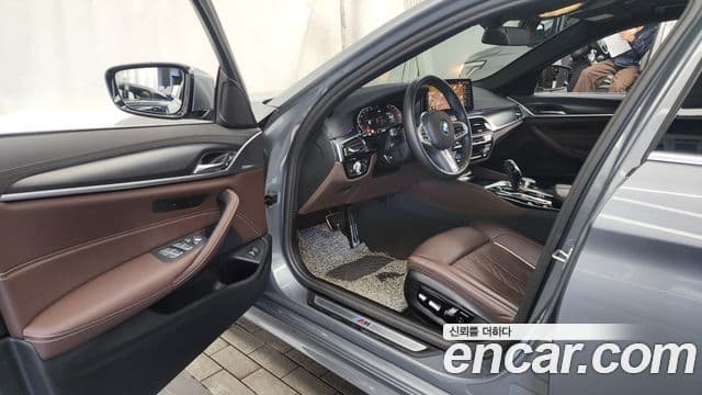 BMW 5 Series 2023 — Photo 20/20
