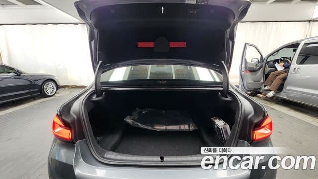 BMW 5 Series 2023 — Photo 19/20