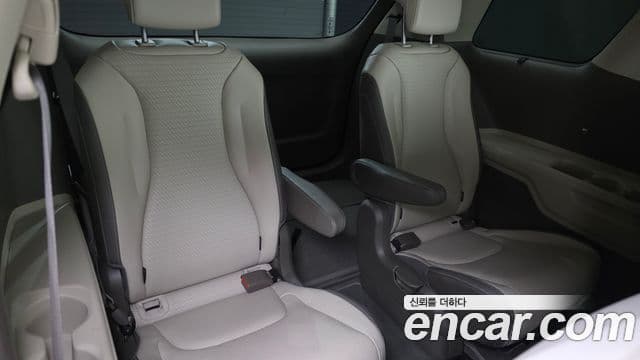 Kia Carnival 2020 — ფოტო 13/20