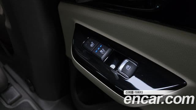 Kia Carnival 2020 — ფოტო 18/20