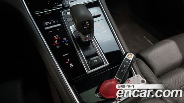 Porsche Panamera 2018 — ფოტო 9/20
