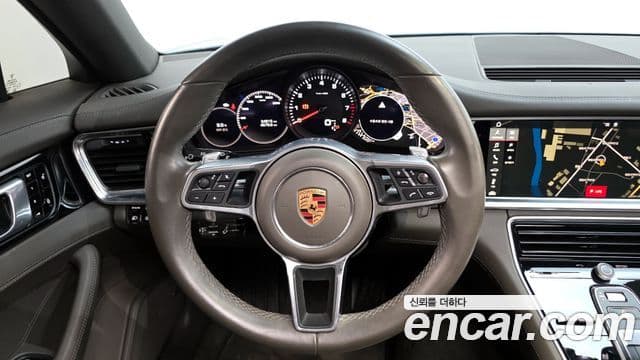 Porsche Panamera 2018 — ფოტო 13/20