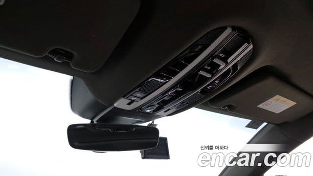 Porsche Panamera 2018 — ფოტო 17/20