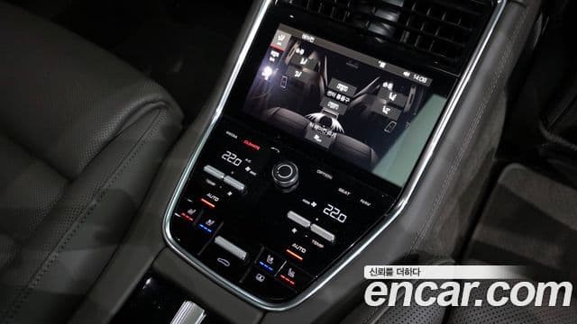 Porsche Panamera 2018 — ფოტო 19/20