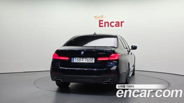 BMW 5 Series 2021 — Şəkil 10/20