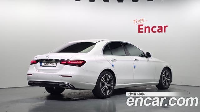 Mercedes-Benz E-Class 2021 — ფოტო 2/20