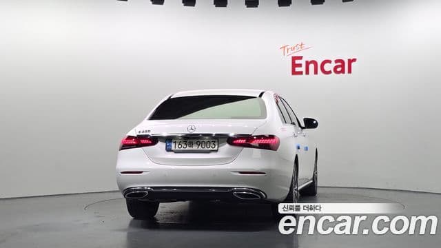 Mercedes-Benz E-Class 2021 — ფოტო 4/20