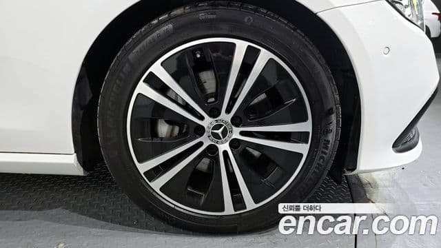 Mercedes-Benz E-Class 2021 — ფოტო 5/20