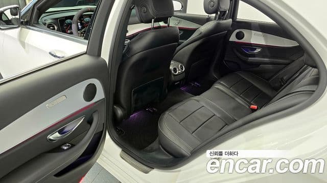 Mercedes-Benz E-Class 2021 — ფოტო 11/20