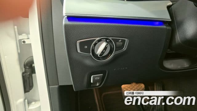 Mercedes-Benz E-Class 2021 — ფოტო 15/20