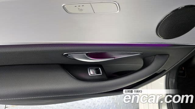 Mercedes-Benz E-Class 2021 — ფოტო 17/20
