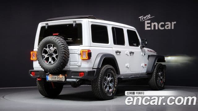 Jeep Wrangler 2022 — ფოტო 2/20