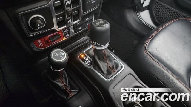 Jeep Wrangler 2022 — ფოტო 9/20