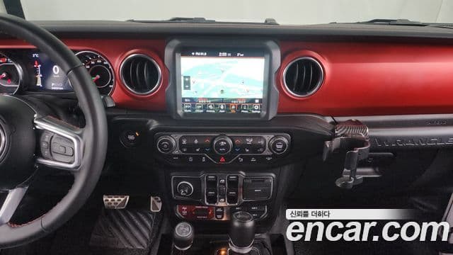 Jeep Wrangler 2022 — ფოტო 14/20
