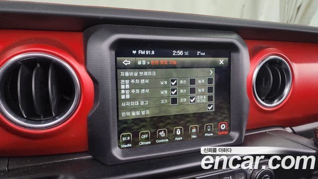 Jeep Wrangler 2022 — ფოტო 16/20