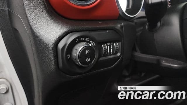 Jeep Wrangler 2022 — ფოტო 18/20