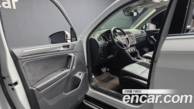 Volkswagen Tiguan 2020 — Photo 17/20