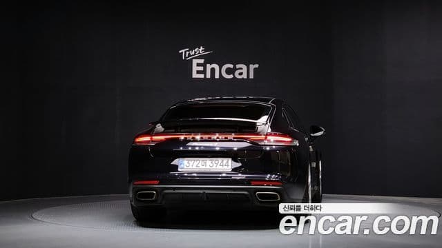 Porsche Panamera 2021 — ფოტო 8/20