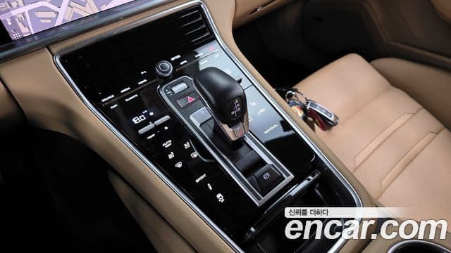 Porsche Panamera 2021 — ფოტო 11/20
