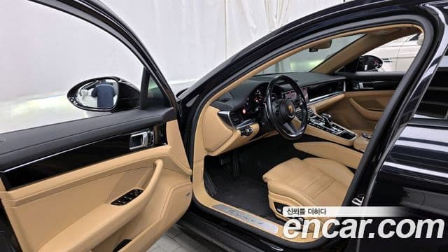 Porsche Panamera 2021 — ფოტო 18/20