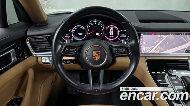 Porsche Panamera 2021 — ფოტო 16/20