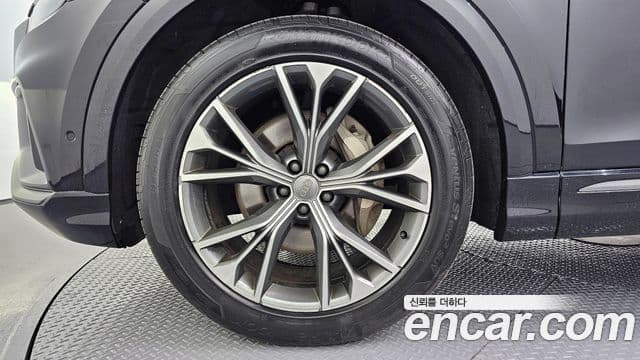 Audi Q8 2021 — Photo 11/20