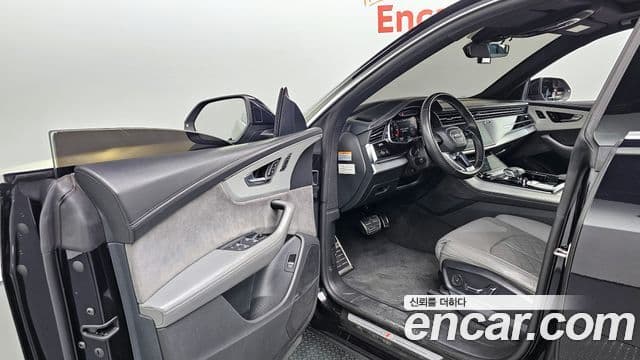 Audi Q8 2021 — Photo 8/20