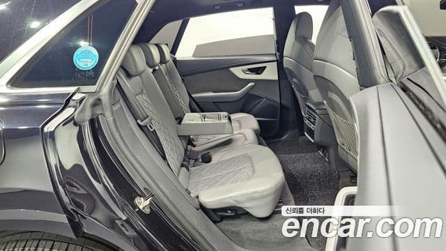 Audi Q8 2021 — Photo 7/20