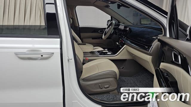 Kia Carnival 2021 — ფოტო 11/20