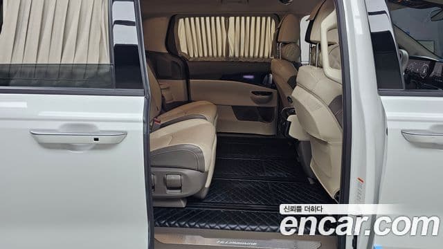 Kia Carnival 2021 — ფოტო 12/20