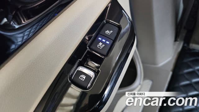 Kia Carnival 2021 — ფოტო 19/20