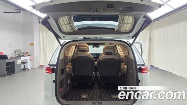Kia Carnival 2021 — ფოტო 20/20