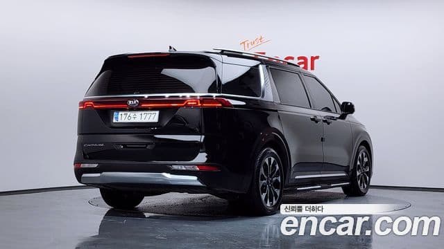Kia Carnival 2021 — ფოტო 10/20