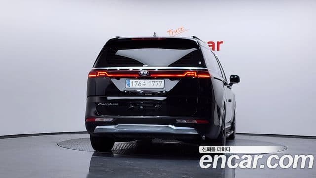 Kia Carnival 2021 — ფოტო 6/20