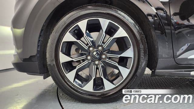 Kia Carnival 2021 — ფოტო 14/20