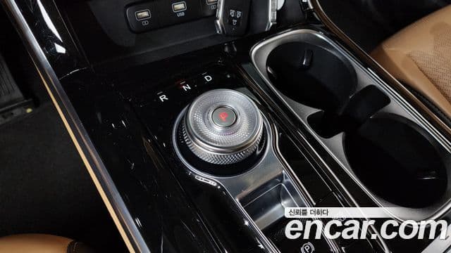 Kia Carnival 2021 — ფოტო 13/20