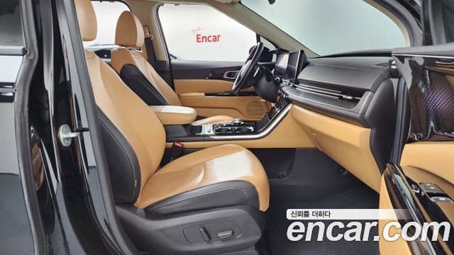 Kia Carnival 2021 — ფოტო 3/20