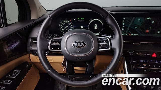 Kia Carnival 2021 — ფოტო 4/20