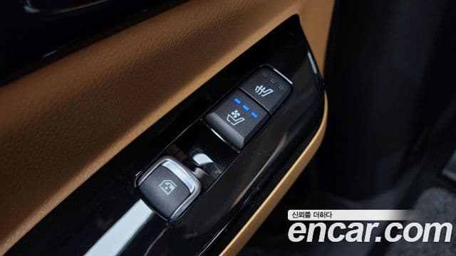 Kia Carnival 2021 — ფოტო 19/20