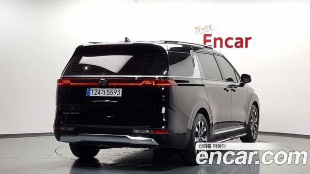 Kia Carnival 2021 — ფოტო 2/20