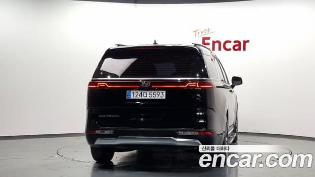 Kia Carnival 2021 — ფოტო 15/20