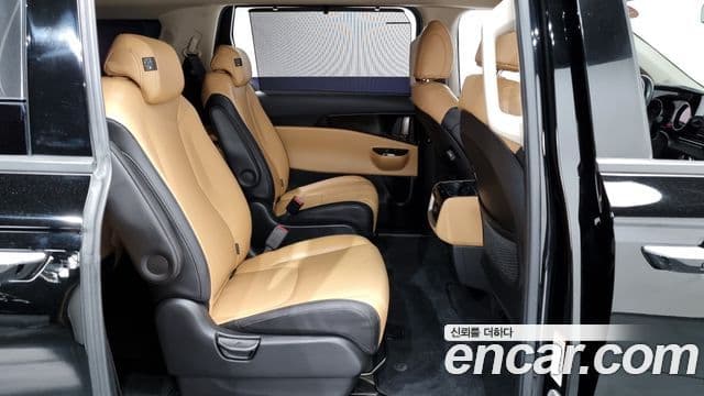 Kia Carnival 2021 — ფოტო 14/20